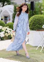 　オープニングレセプションに登場した福原遥