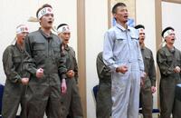 　奉納演舞の一部を披露する中山優馬（左）と岩永洋昭