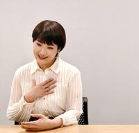 　闘病生活を経ての変化を話す市川由紀乃