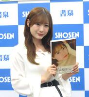 　写真集「ｐｒéｓｅｎｔ」の発売イベントを行った生田衣梨奈