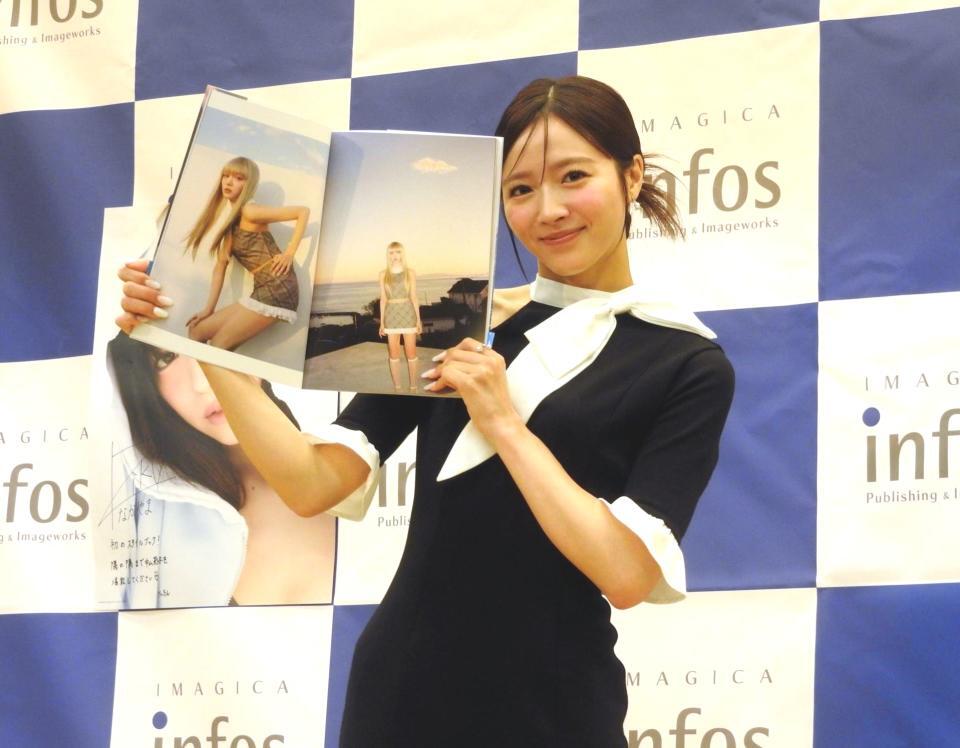 　お気に入りのページを披露する中山莉子