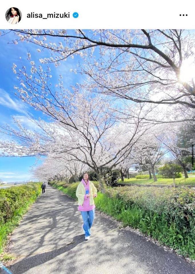 　８頭身は健在！観月ありさのインスタグラム＠ａｌｉｓａ＿ｍｉｚｕｋｉより