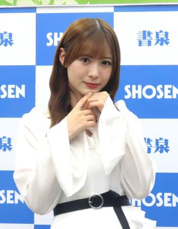 　写真集「ｐｒéｓｅｎｔ」の発売イベントを行った生田衣梨奈