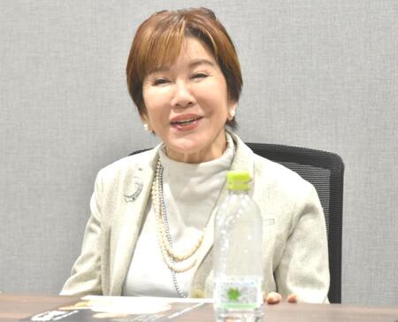 　取材会に出席した十朱幸代