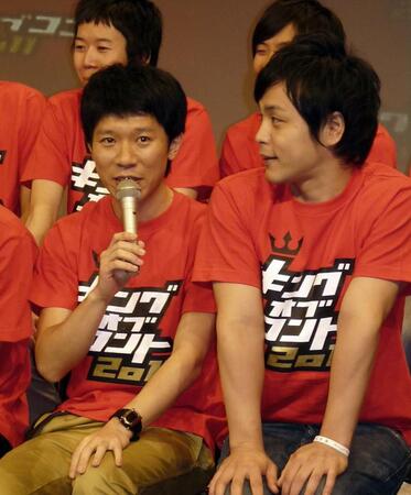 　モンスターエンジン・西森洋一（前列左）と大林健二＝２０１１年