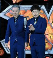 　モンスターエンジンの西森洋一（左）と大林健二＝２０２４年