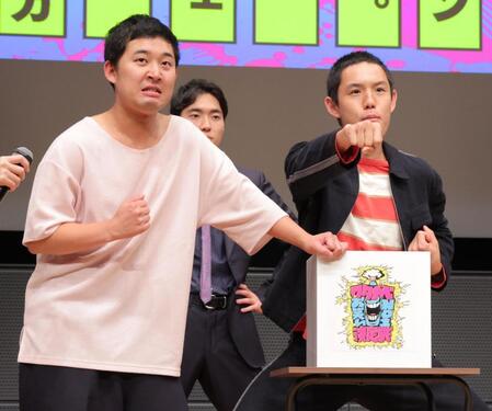 　決勝の組み合わせ抽選を前に気合を入れる四千頭身（撮影・吉澤敬太）