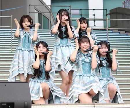 　ミニライブをするＲａｉｎ　Ｔｒｅｅ