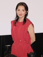 　赤のワンピースで登場した田中麗奈（撮影・棚橋慶太）