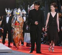 　出産３年後の２００４年１０月、東京国際映画祭で。遠山景織子（右）