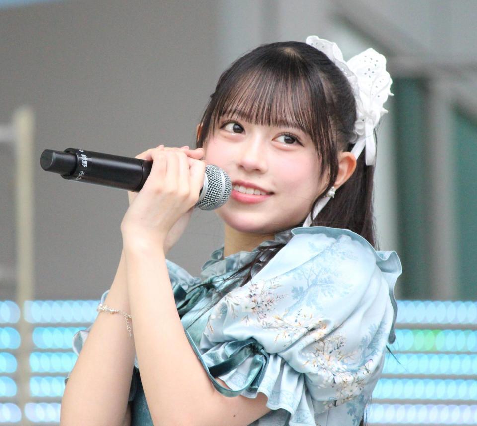 　熱唱するＲａｉｎ　Ｔｒｅｅの鈴野みお