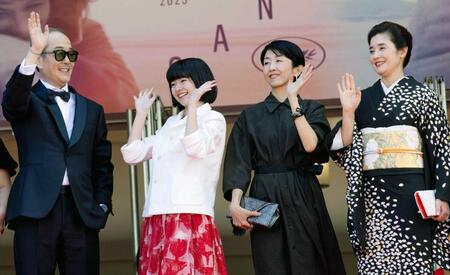 　（左から）リリー・フランキー、鈴木唯、早川千絵監督、石田ひかり　©Ｋａｚｕｋｏ　ＷＡＫＡＹＡＭＡ