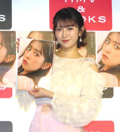 　ソロ写真集発売イベントに出席した趙ときめき♡宣伝部の小泉遥香