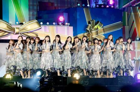 　パフォーマンスする乃木坂４６　Ⓒ鈴木健太（ＫＥＮＴＡ　Ｉｎｃ．）