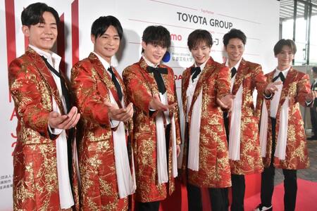 　喜びを語ったＳＨＯＷ-ＷＡ。（左から）井筒雄太、青山隼、向山毅、塩田将己、山本佳志、寺田真二郎