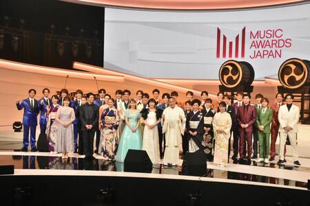 　一堂に会した出演者たち