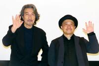 　役所広司（左）と白石和彌監督