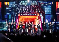 　日本初のスタジアム公演を完走したＳｔｒａｙ　Ｋｉｄｓの（左から）チャンビン、アイエン、リノ、フィリックス、ハン、ヒョンジン、スンミン、バンチャン（撮影・田中聖太郎）