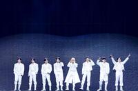 　日本初のスタジアム公演を完走したＳｔｒａｙ　Ｋｉｄｓの（左から）リノ、ハン、チャンビン、アイエン、フィリックス、ヒョンジン、スンミン、バンチャン（撮影：田中聖太郎）