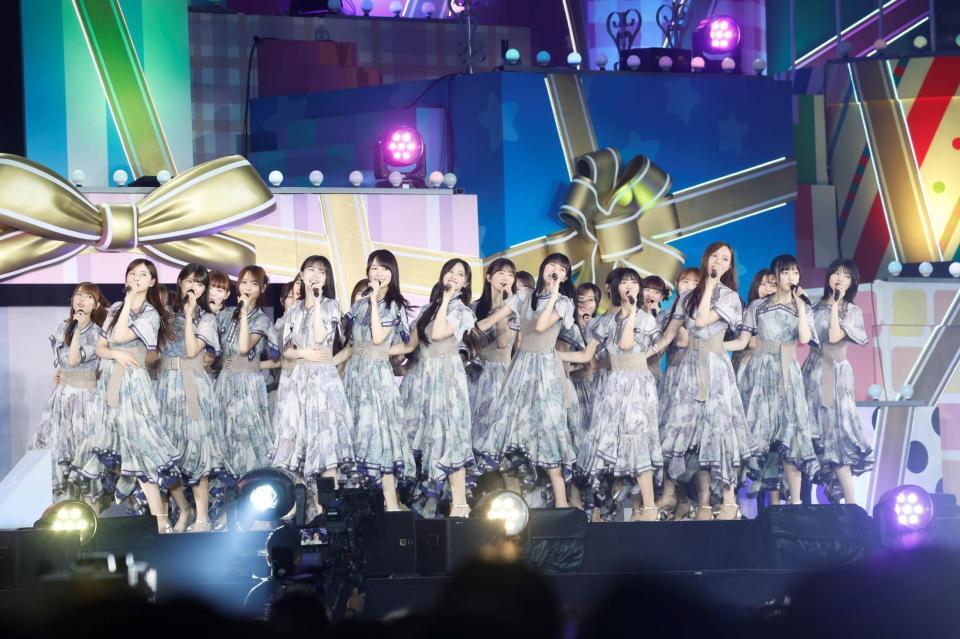 　パフォーマンスする乃木坂４６　ⓒ鈴木健太（ＫＥＮＴＡ　Ｉｎｃ．）