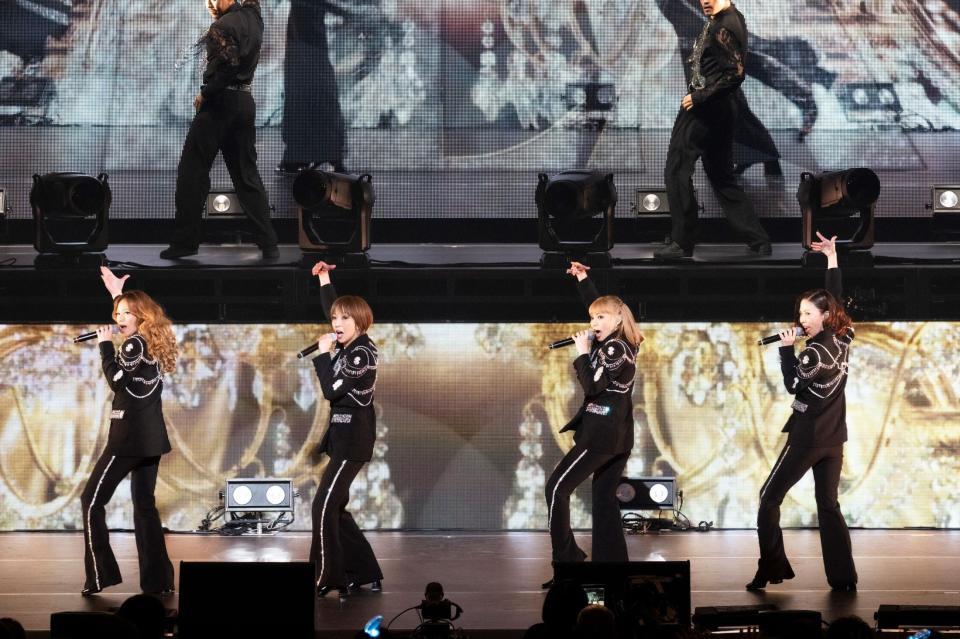 　３０周年記念ツアー「ＭＡＸ　３０ｔｈ　ＬＩＶＥ　ＣＯＮＴＡＣＴ　２０２５　～Ｗａｙｓ　Ｔｏ　Ｇｏ～」の初日を迎えたＭＡＸ（撮影・田中聖太郎）