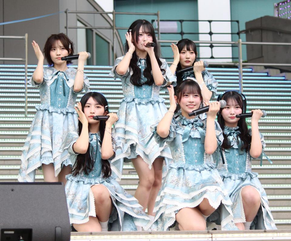 　ミニライブをするＲａｉｎ　Ｔｒｅｅ