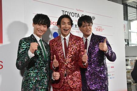 　喜びを語った純烈。（左から）後上翔太、白川裕二郎、酒井一圭