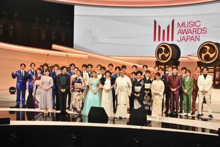 　一堂に会した出演者たち