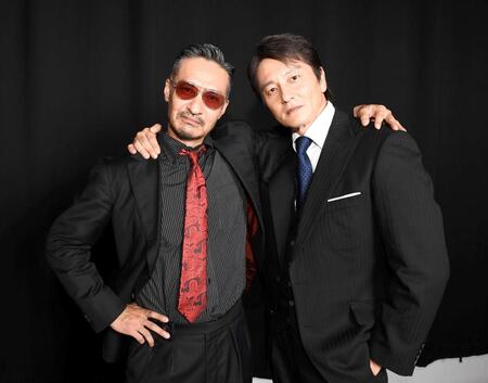 　ダブル主演の山口祥行（左）と本宮泰風（撮影・園田高夫）