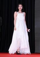 　白い衣装で登壇した池田エライザ（撮影・金田祐二）