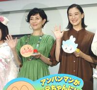 　（左から）戸田恵子、蒼井優