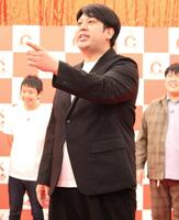 　スタッフに詰め寄るレインボーのジャンボたかお