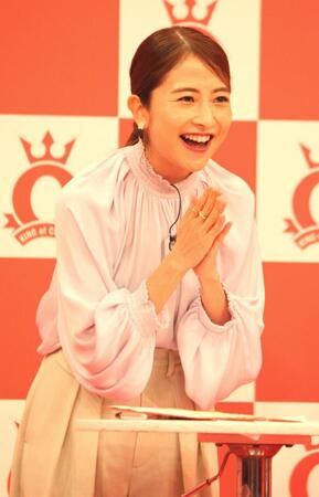 　笑顔を見せる日比麻音子アナウンサー