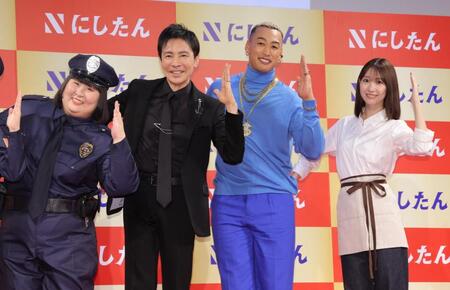 　笑顔でＮポーズを決める（左から）３時のヒロインのかなで、郷ひろみ、関口メンディー、柏木由紀（撮影・西岡正）