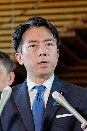 　江藤農相の後任に決まり、記者団の取材に応じる小泉進次郎自民党前選対委員長