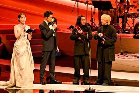 　７つのトロフィーを抱えるＣｒｅｅｐｙ　Ｎｕｔｓ©ＣＥＩＰＡ／ＭＵＳＩＣ　ＡＷＡＲＤＳ　ＪＡＰＡＮ２０２５