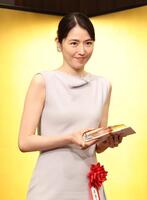 　菊田一夫演劇賞を受賞した長澤まさみ（撮影・佐々木彰尚）