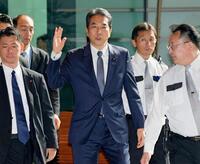 　首相官邸に入る江藤農相