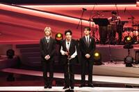 　壇上でスピーチするＭｒｓ．ＧＲＥＥＮ　ＡＰＰＬＥ。（左から）藤澤涼架、大森元貴、若井滉斗　©ＣＥＩＰＡ／ＭＵＳＩＣ　ＡＷＡＲＤＳ　ＪＡＰＡＮ２０２５