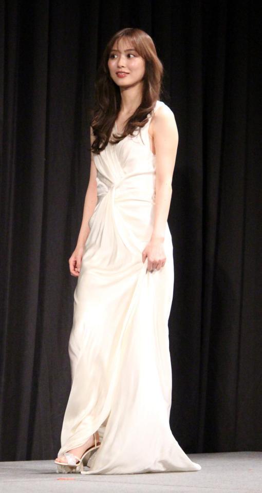 　新製品発表会に登壇した内田理央