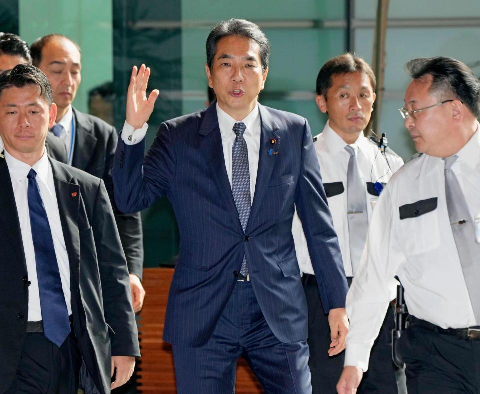 　首相官邸に入る江藤農相