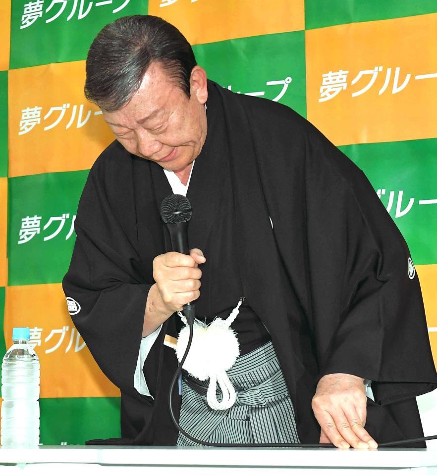 　引退を撤回し謝罪をする橋幸夫＝２０２４年４月