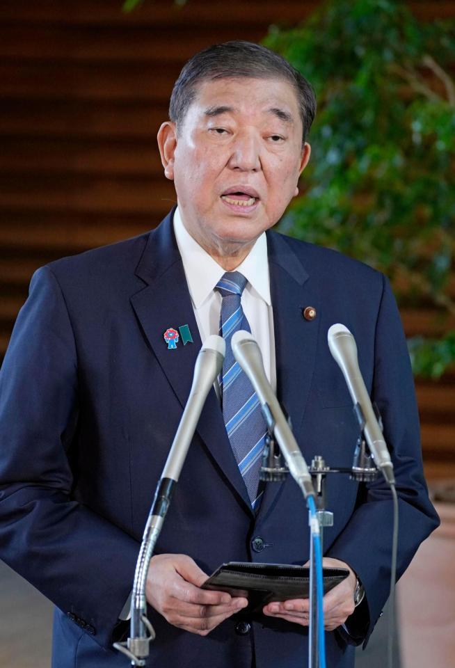 　小泉進次郎氏の農相への起用について記者団の取材に応じる石破首相