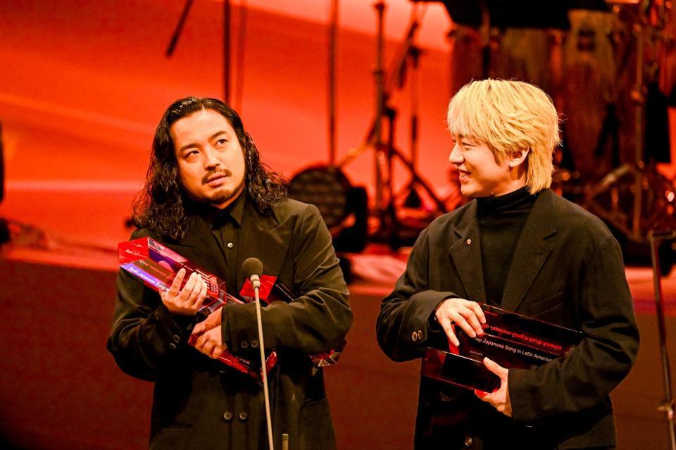 Creepy Nuts 新設のMUSIC AWARDで7冠達成