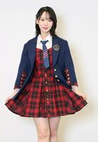 　笑顔でポーズをとるＡＫＢ４８・成田香姫奈（撮影・棚橋慶太）