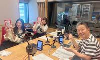 　ラジオに出演した（左から）福井セリナ、坂口愛美アナウンサー、野村邦丸