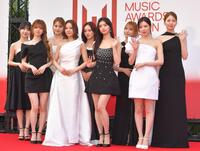 　「ＭＵＳＩＣ　ＡＷＡＲＤＳ　ＪＡＰＡＮ　２０２５」授賞式のレッドカーペットを歩くＮｉｚｉＵ＝ロームシアター京都（撮影・出月俊成）