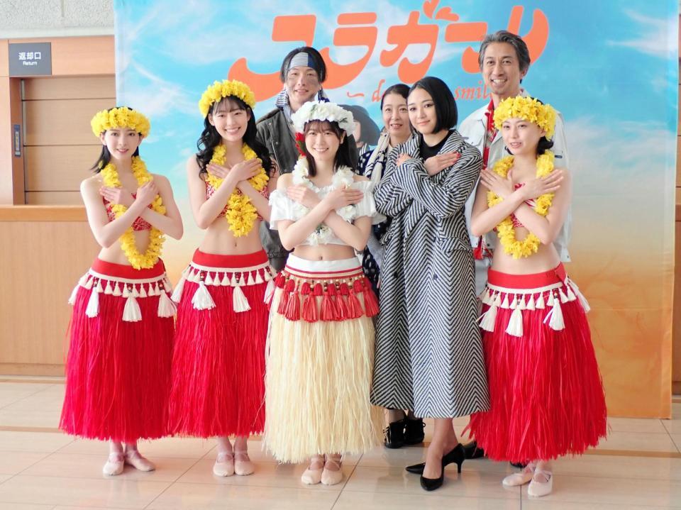 　（前列左から）菅原りこ、中村里帆、丹生明里、映梨那、木﨑ゆりあ、（後列左から）細貝圭、有森也実、神尾佑