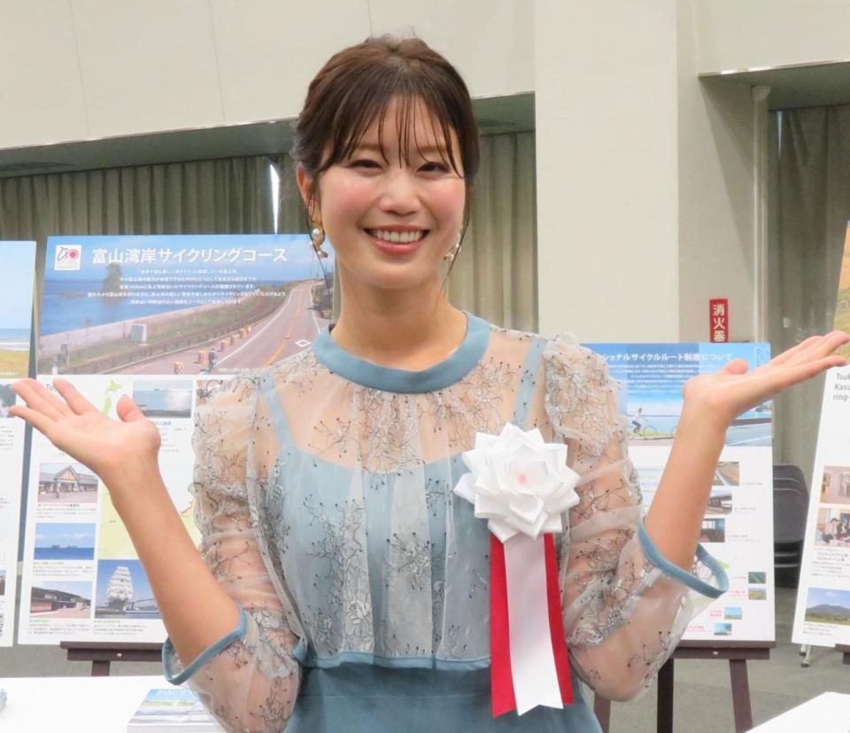 ナショナルサイクルルートをＰＲする稲村亜美