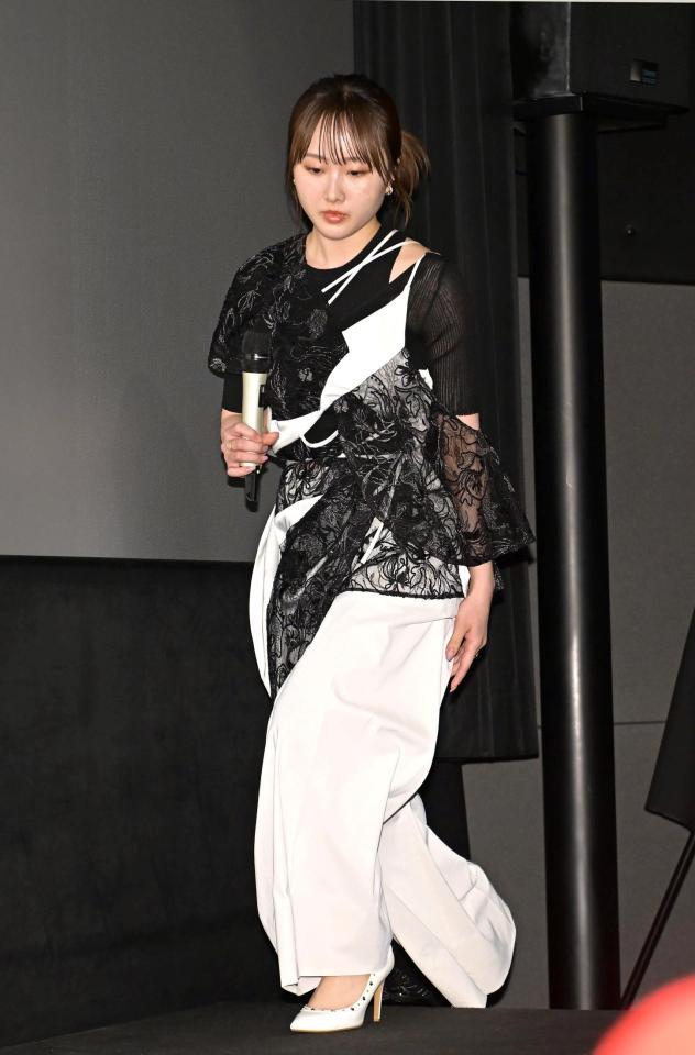 　登壇する本田望結＝ヒューマントラストシネマ渋谷（撮影・堀内翔）